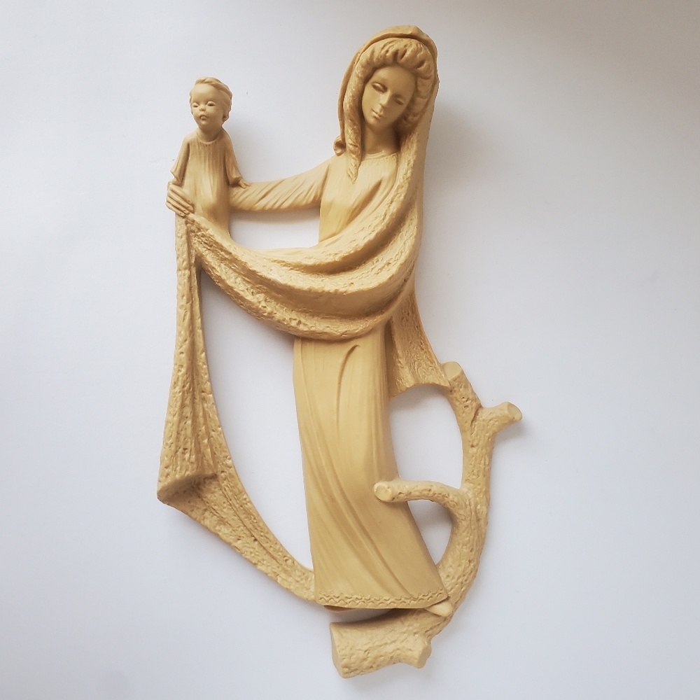 Vtg MCM Virgin Mary & Baby Jesus Madonna & Child Hard Plastic Relief Wall Decor
